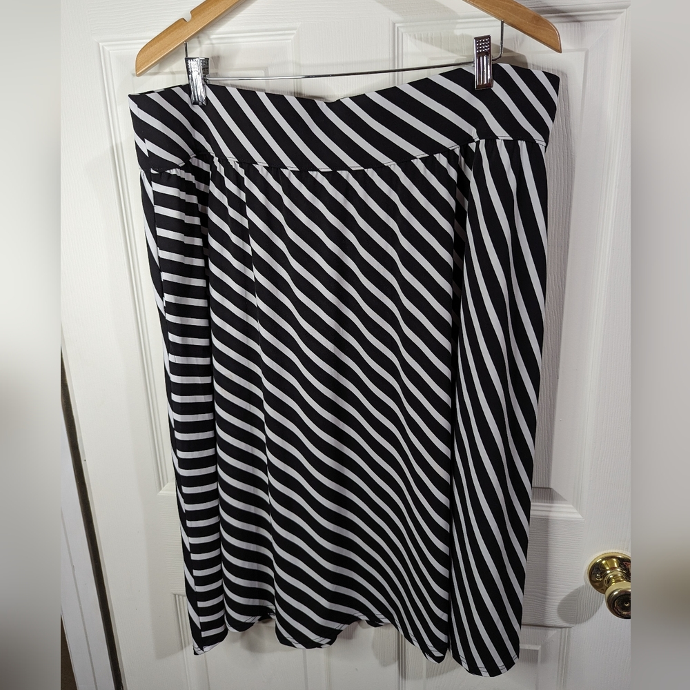 Lane Bryant Black & white striped wide band skirt Pockets size 18 / 20